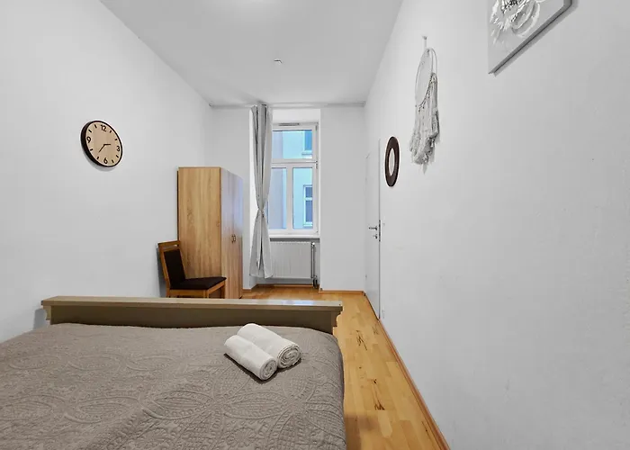 Three King-size Beds, Three Bedrooms * Viena