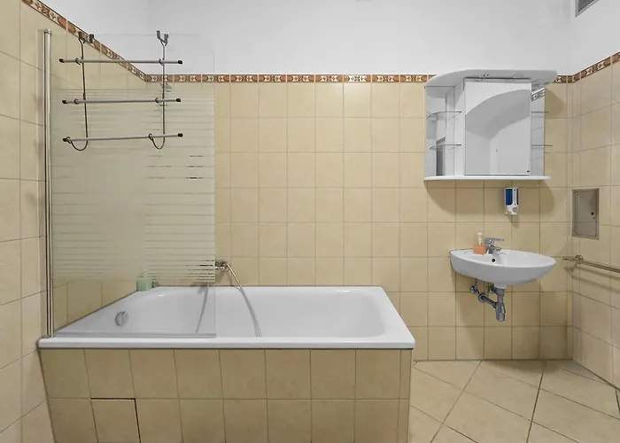 Three King-size Beds, Three Bedrooms *
